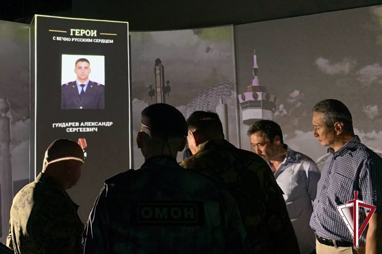 ОМОН «Бизон» Росгвардии посетил выставку исторического парка «Россия – Моя история», посвященную СВО