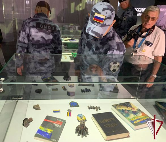 ОМОН «Бизон» Росгвардии посетил выставку исторического парка «Россия – Моя история», посвященную СВО