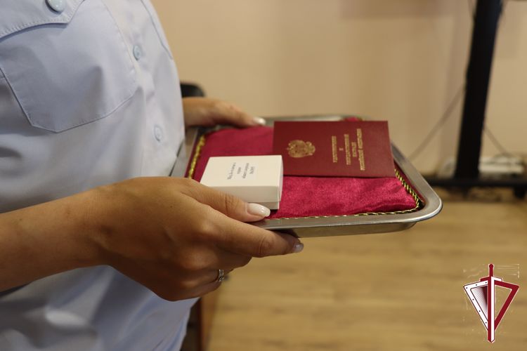 В Якутске спецназовцам Росгвардии вручили государственные награды 