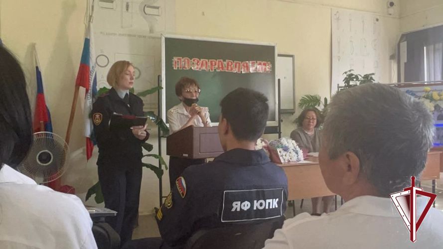 Профориентационное занятие с выпускниками юридического полицейского колледжа провели росгвардейцы  