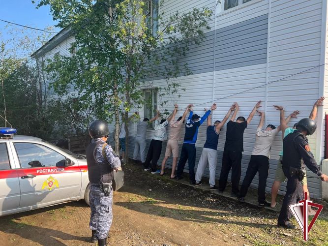 Росгвардейцы Мирнинского ОВО задержали группу граждан, незаконно проникнувших на охраняемый объект 