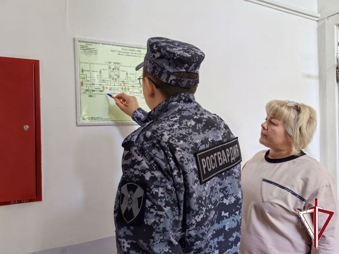 В Якутии сотрудники вневедомственной охраны Росгвардии проверили готовность образовательных учреждений к началу учебного года