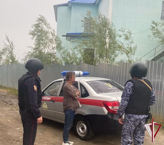 Росгвардейцы задержали жительницу села Майя по подозрению в совершении грабежа 
