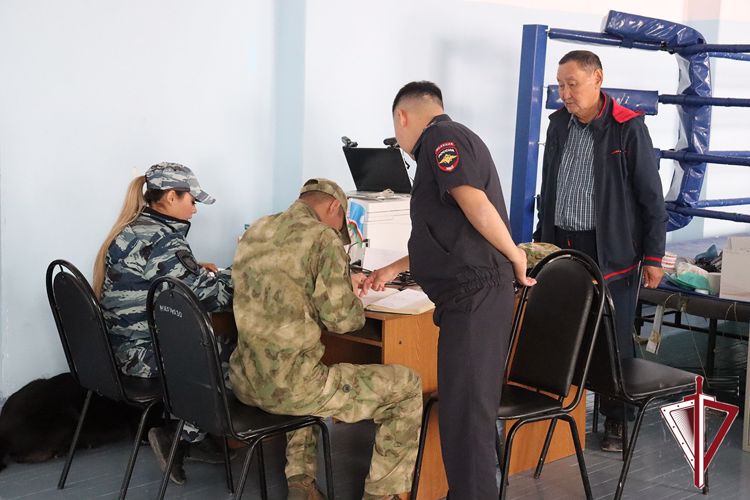 Росгвардия находится в готовности обеспечить охрану правопорядка и общественную безопасность в дни проведения выборов в Якутии 