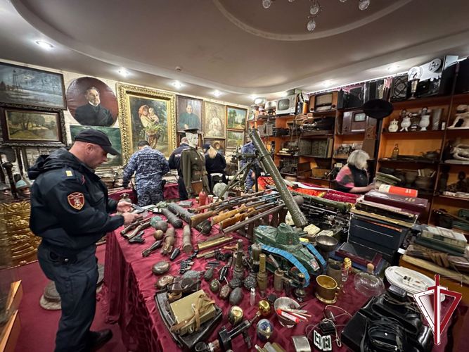Нерюнгринские росгвардейцы посетили музей Александра Кошукова «Мир времени»