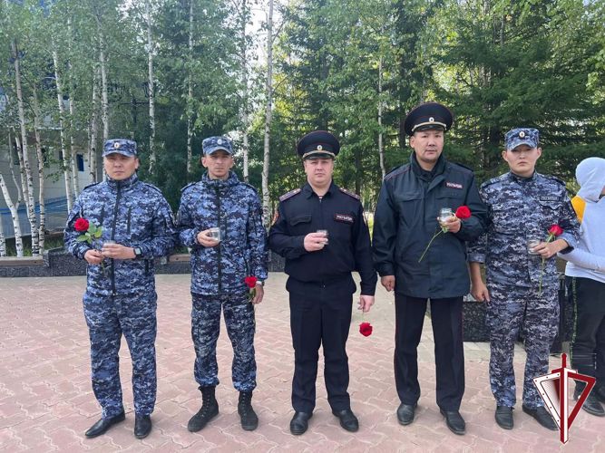 В день окончания Второй мировой войны сотрудники Мирнинского ОВО приняли участие в акции «Свеча памяти» 