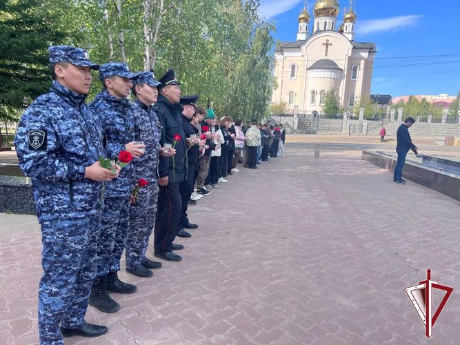 В день окончания Второй мировой войны сотрудники Мирнинского ОВО приняли участие в акции «Свеча памяти» 