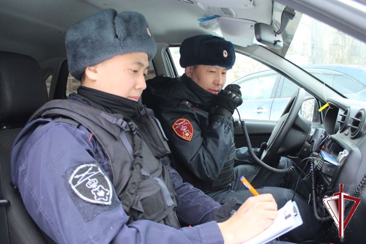 Вневедомственной охраной Росгвардии осуществляется охрана автотранспортных средств при помощи системы мониторинга подвижных объектов «Алмаз»