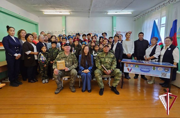 В школе Наторинского наслега Ленского района открыли «Парту Героя» памяти росгвардейца Андрея Ощепкова