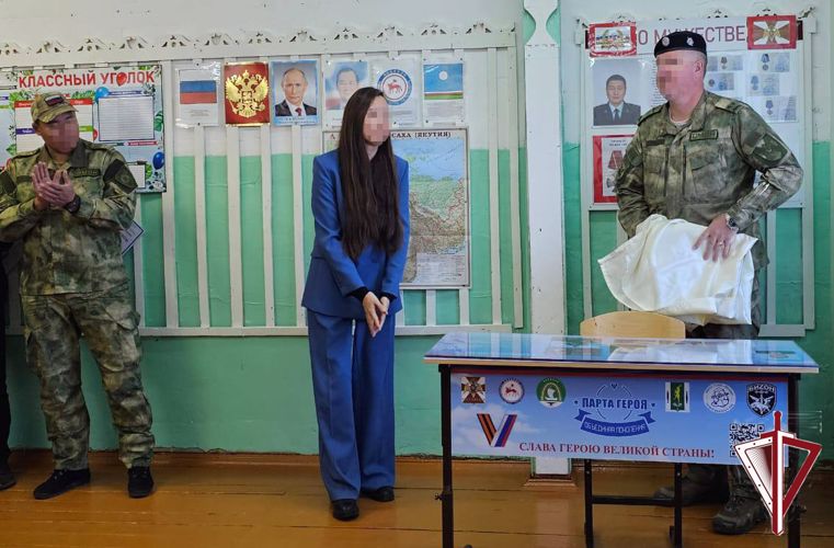 В школе Наторинского наслега Ленского района открыли «Парту Героя» памяти росгвардейца Андрея Ощепкова