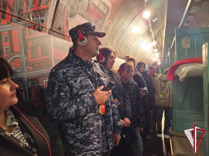 В Алдане росгвардейцы посетили передвижной музей "Поезд Победы"