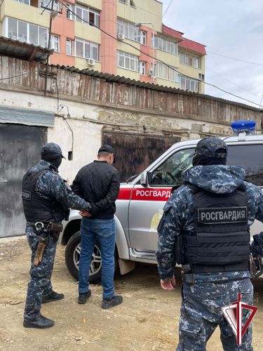 Патруль Росгвардии в Якутске задержал мужчину, находящегося в федеральном розыске