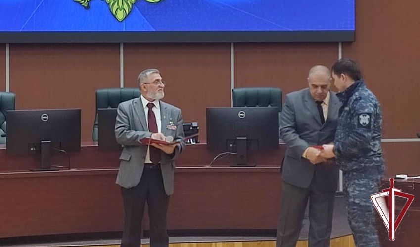 Нерюнгринские росгвардейцы поздравили ветеранов с Днём сотрудника ОВД