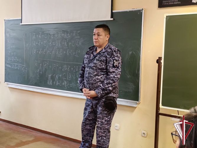 Сотрудник Росгвардии провел встречу со студентами СВФУ им. М.К. Аммосова