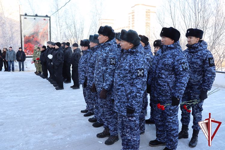 Росгвардейцы почтили память погибших коллег