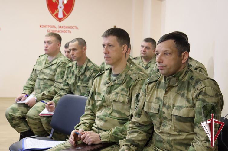 В Якутске росгвардейцы сдали зачеты первого этапа итоговой проверки 
