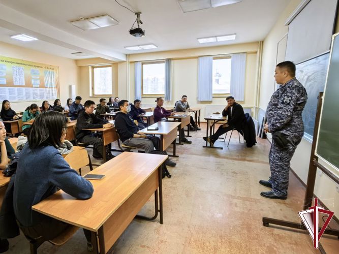 Сотрудник Росгвардии провел встречу со студентами СВФУ им. М.К. Аммосова