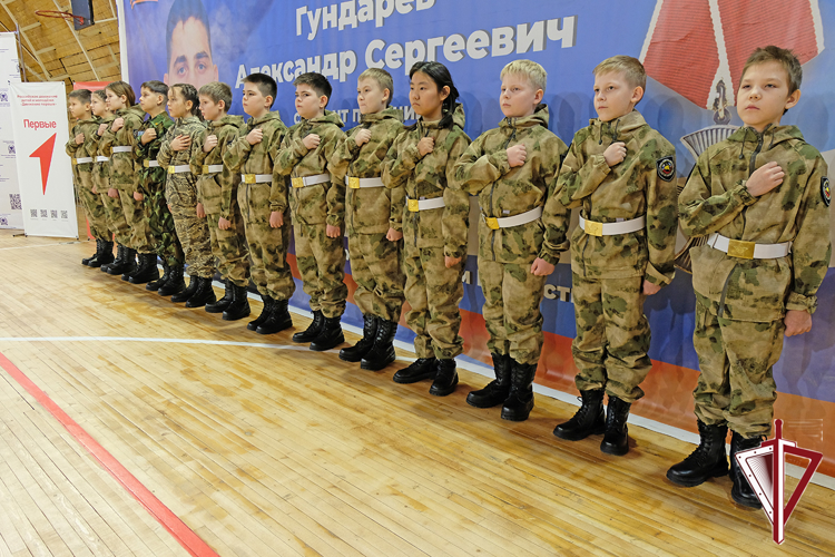 В Табагинской школе гвардейскому классу присвоено имя погибшего омоновца Александра Гундарева