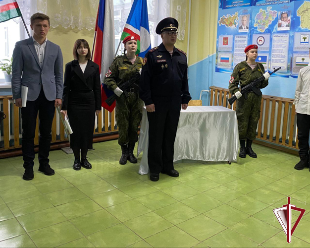 В Олёкминске при участии Росгвардии открыли «Парту Героя» имени Александра Сисина