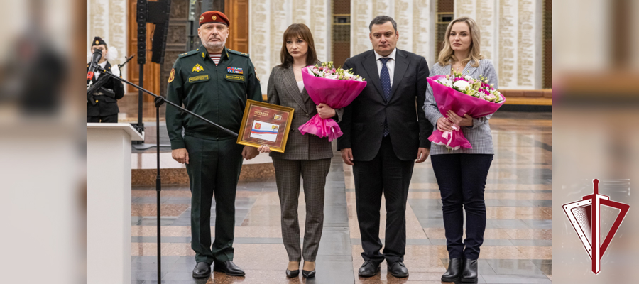 В День Героев Отечества генерал-лейтенант Алексей Воробьев и депутат госдумы Александр Хинштейн приняли участие в памятном мероприятии в музее Победы