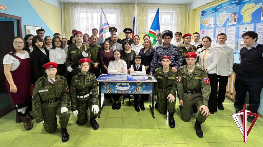 В Олёкминске при участии Росгвардии открыли «Парту Героя» имени Александра Сисина