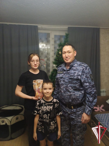 Томпонские росгвардейцы присоединились к участию в акции «Ёлка Добра»   
