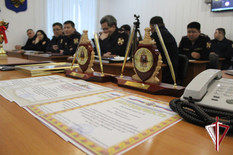 Наилучших результатов по итогам года среди филиалов вневедомственной охраны достигли ОВО по Алданскому и Олекминскому районам 