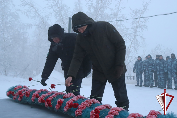 Росгвардейцы почтили память погибших омоновцев Александра Рыжикова и Станислава Голомарева