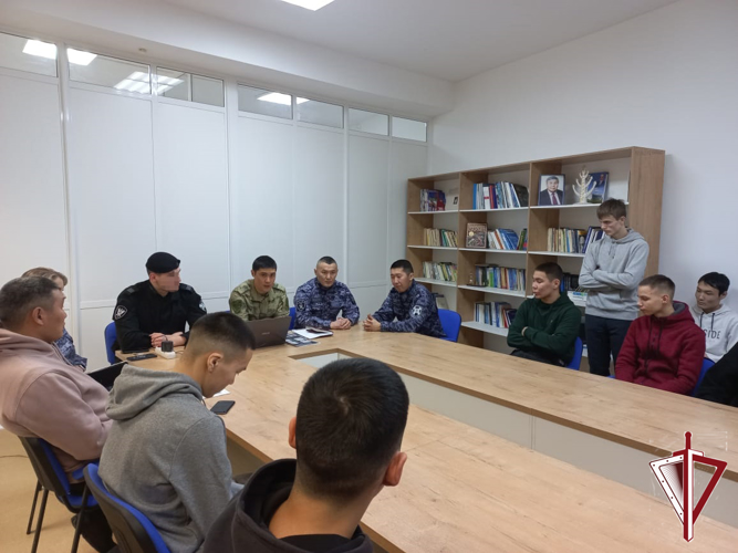 Росгвардейцы провели уроки профориентации для студентов СВФУ им. М.К. Аммосова, училища олимпийского резерва и учащихся средних школ