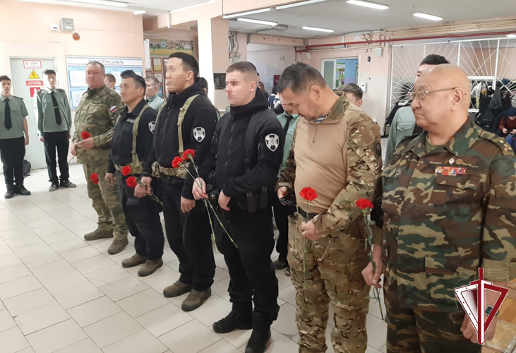 В школе №16 Якутска прошло памятное мероприятие о командире ОМОН Сергее Черных