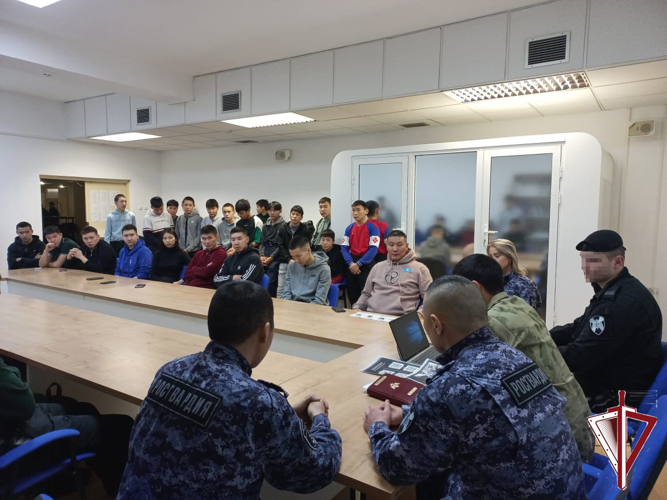 Росгвардейцы провели уроки профориентации для студентов СВФУ им. М.К. Аммосова, училища олимпийского резерва и учащихся средних школ