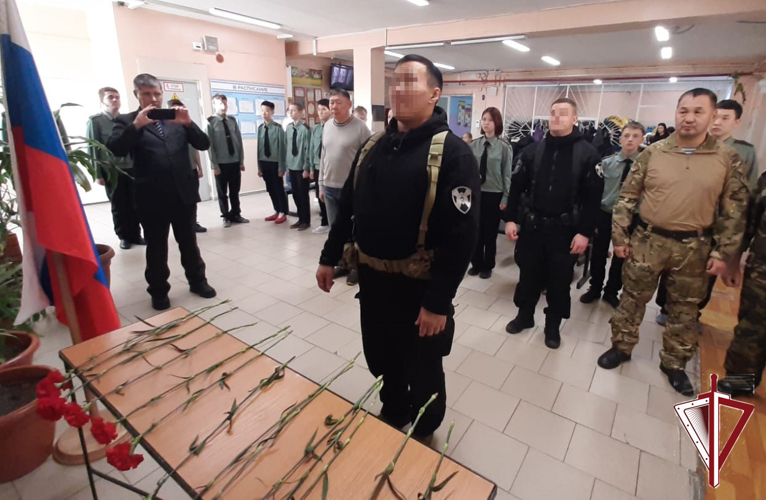 В школе №16 Якутска прошло памятное мероприятие о командире ОМОН Сергее Черных