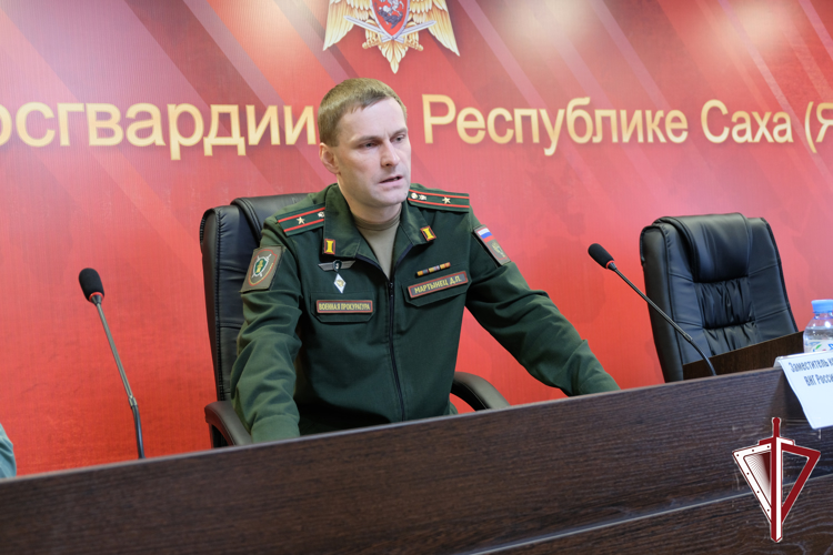 Представитель военной прокуратуры провел встречу с личным составом Управления Росгвардии по Республике Саха (Якутия) 