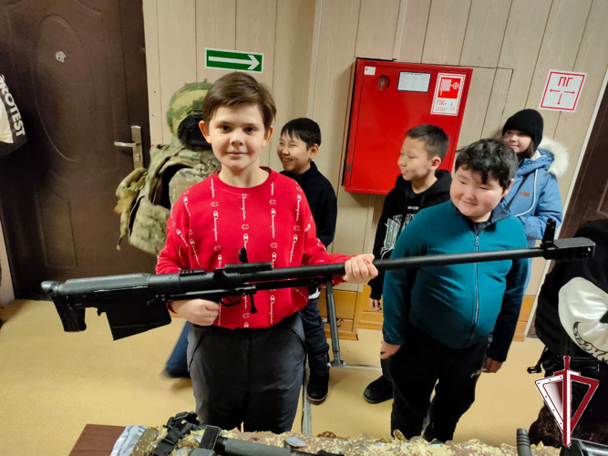 СОБР Управления провел ряд патриотических встреч с учениками городских школ в рамках акции «Неделя мужества»