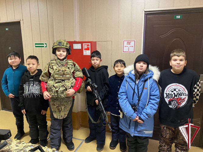 СОБР Управления провел ряд патриотических встреч с учениками городских школ в рамках акции «Неделя мужества»