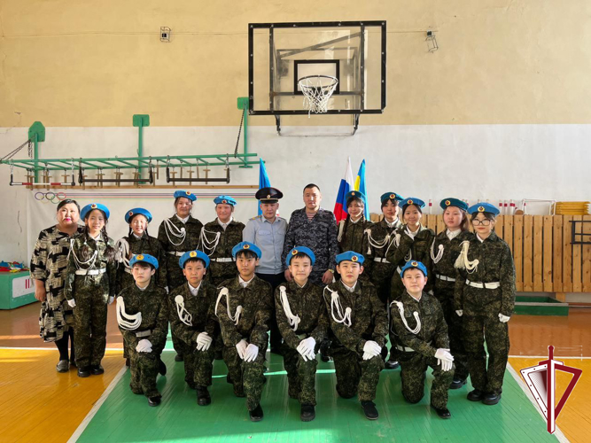 Росгвардейцы приняли участие в судействе строевого смотра в Чурапчинской СОШ имени С.А. Новгородова
