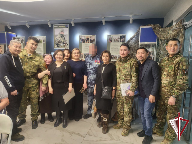 ОМОН «Бизон» награжден благодарностью Министерства культуры и духовного развития Якутии за участие в организации выставки «СВОи родные» 
