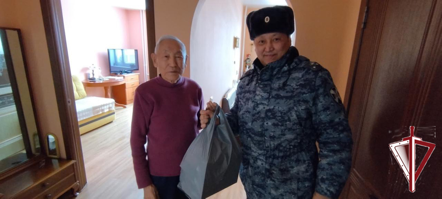 Якутские росгвардейцы поздравили ветеранов вневедомственной охраны в рамках акции «Дни Росгвардии» 