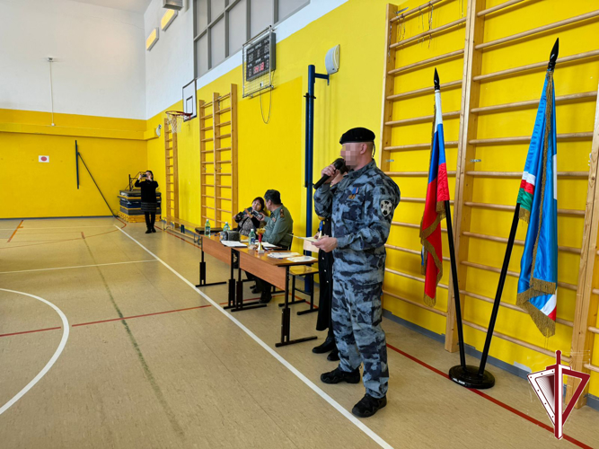 Сотрудник ОМОН «Бизон» выступил в качестве главного судьи на конкурсе «Смотр строя и песни» 