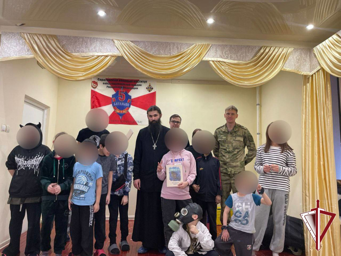 Офицер Росгвардии в детском доме «Берегиня» провел военно-патриотическое занятие