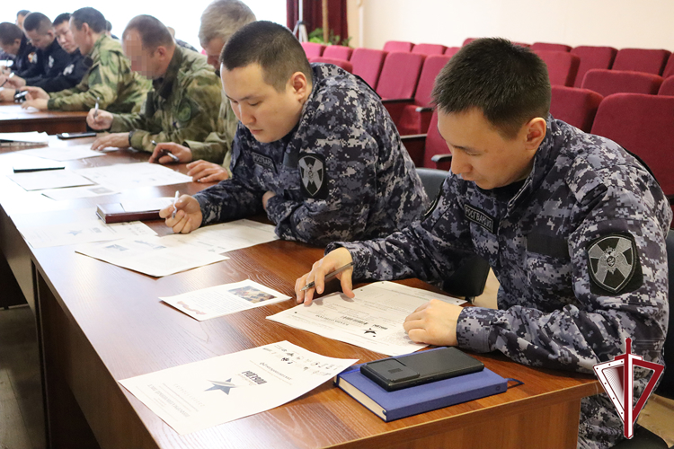 Якутские росгвардейцы приняли участие в исторической акции «Диктант Победы»  