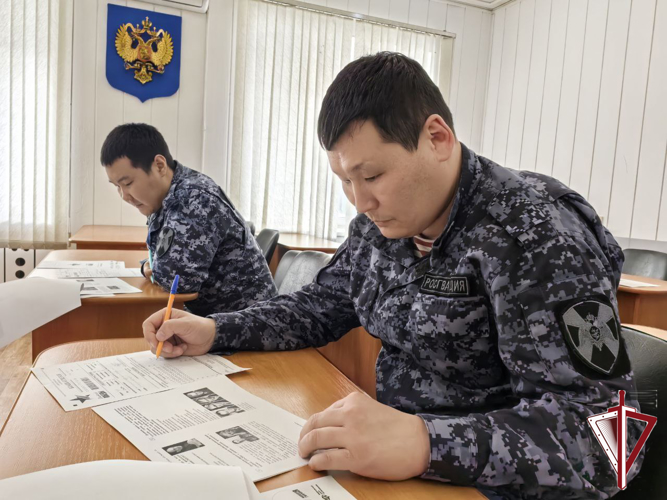Якутские росгвардейцы приняли участие в исторической акции «Диктант Победы»  