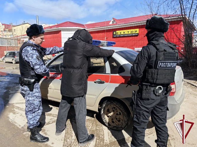 В Якутске росгвардейцы задержали постояльца гостиницы, находящегося в федеральном розыске