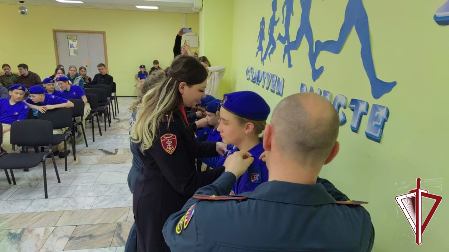 В Алдане с участием Росгвардии приняли присягу члены патриотического отряда ВКС «Юнавиа» имени В.И. Кузьмина