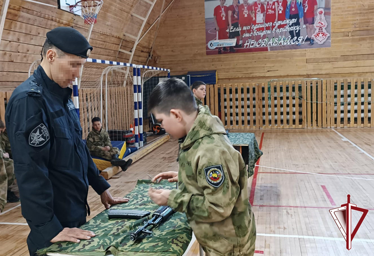 ОМОН «Бизон» в подшефных школах провел патриотические уроки и акции «Письмо солдату» и «Письмо другу»