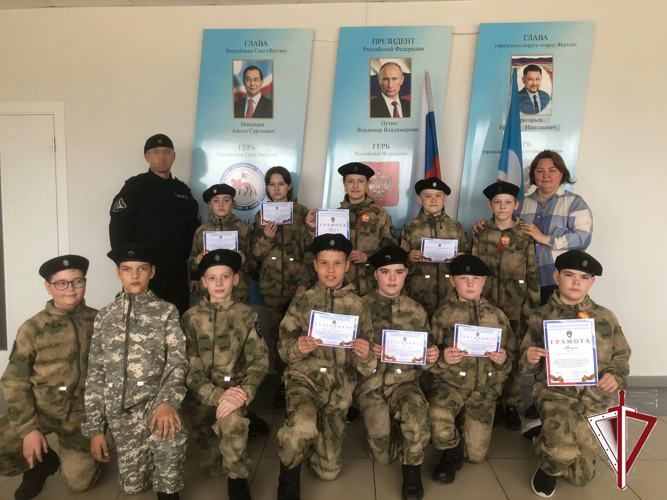 ОМОН «Бизон» в подшефных школах провел патриотические уроки и акции «Письмо солдату» и «Письмо другу»