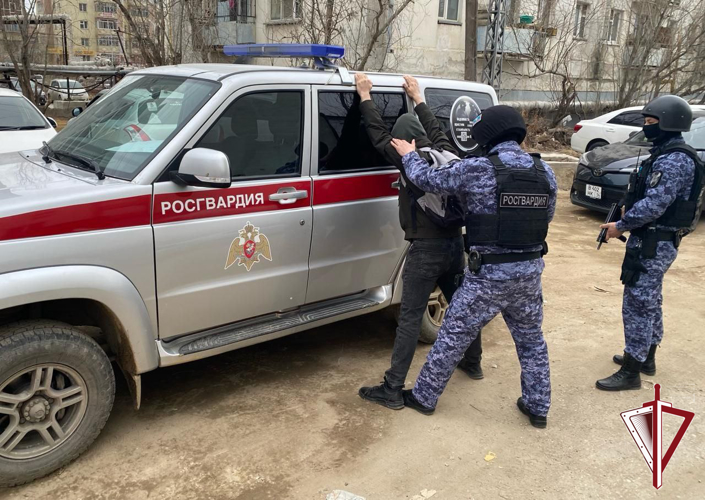 Патруль Росгвардии задержал жителя Якутска по подозрению в совершении грабежа 