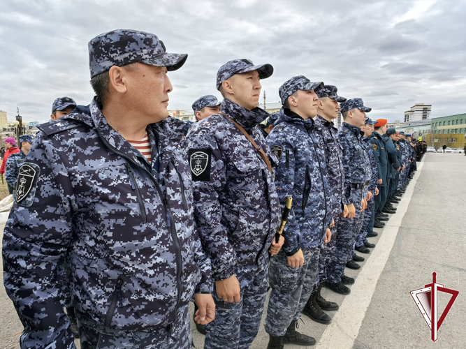 Росгвардейцы приняли участие в репетиции  военно-патриотического парада Победы в Якутске