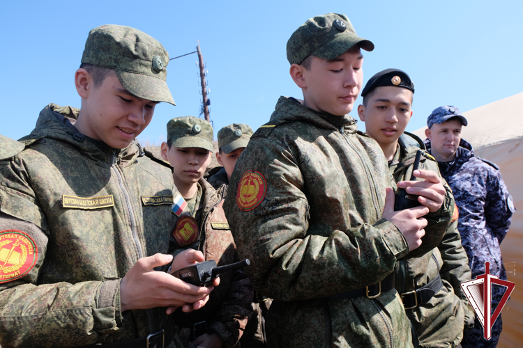 С участием Росгвардии в Якутске проходят военно-полевые сборы учащихся на базе кадетской школы-интерната