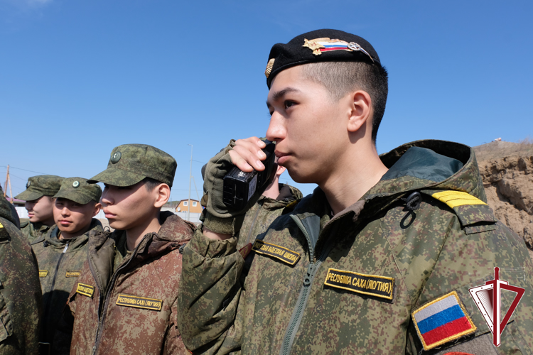 С участием Росгвардии в Якутске проходят военно-полевые сборы учащихся на базе кадетской школы-интерната